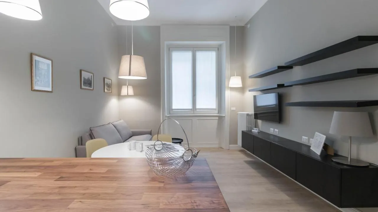 Italianway - Porta Nuova 6 Daire Milano 0*,  İtalya